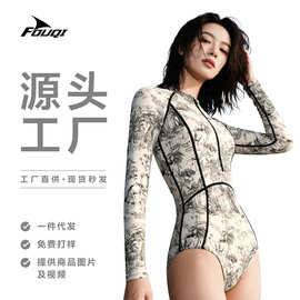 2026年运动长袖连体三角泳衣女遮肉高弹速干泳池度假泳装微胖遮肉