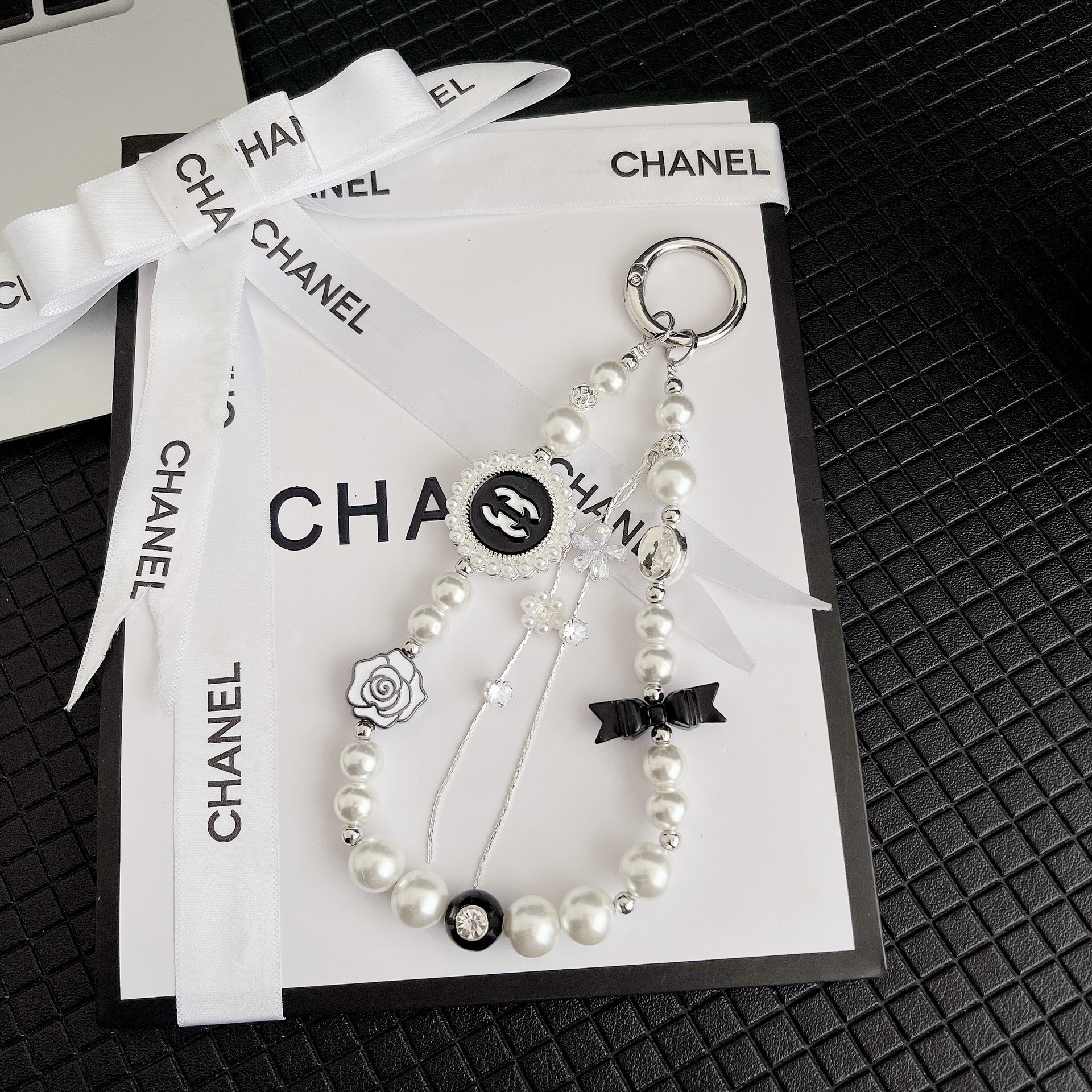 Boutique hecha a mano cadena de teléfono móvil de alta calidad mujer cadena corta pequeña camellia serie de bordas bolsos de teléfono móvil accesorios cortos