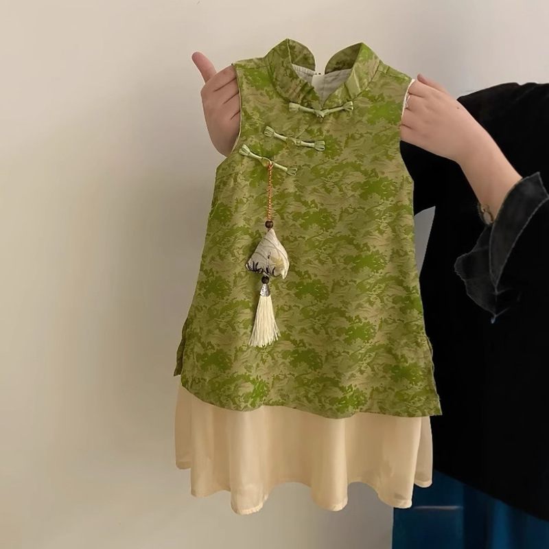 女の子の新しい中国風の古代スタイルのチャイナドレス 2025 夏服子供の偽ツーピースベスト漢服スカートと香りの袋|undefined