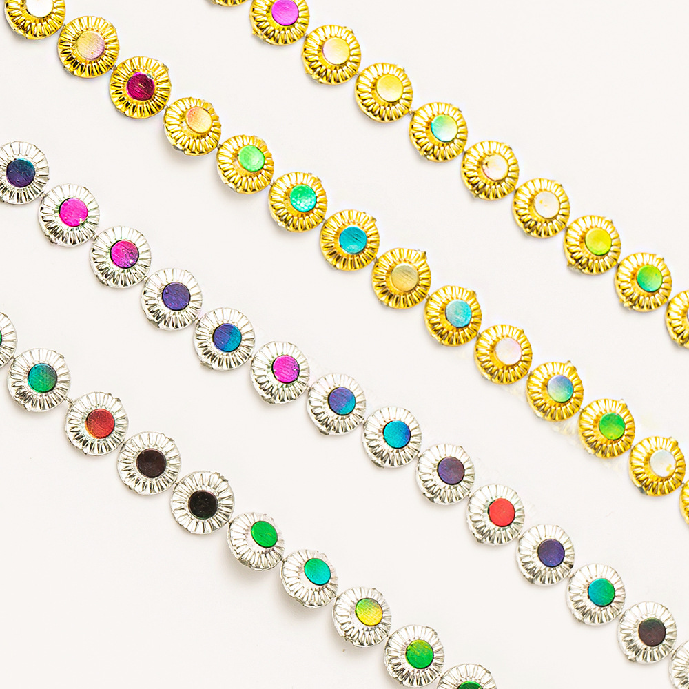 Taladro de presión de flor de ciruelo pequeño de una sola fila diamante de imitación de color AB diamante de alambre de galvanoplastia de protección del medio ambiente colorido cadena de perforación hueca de plástico accesorios de ropa