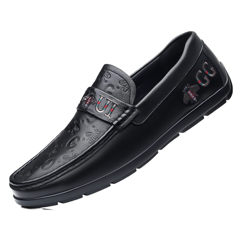 Mocasines de hombre de cuero vacuno de primera capa, estilo nuevo, zapatos casuales de cuero genuino para hombre, zapatos transpirables de una sola pieza.