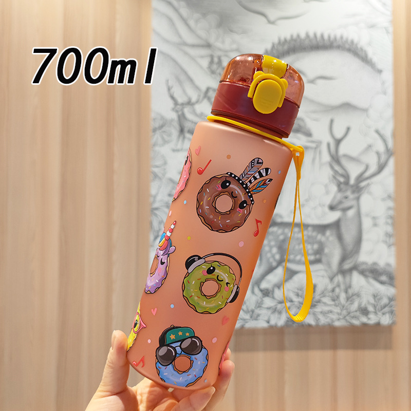 Nuevo patrón de dibujos animados taza de plástico esmerilado conveniente portátil taza de agua de donut cerradura tapa rebote taza de mochila de bebida directa