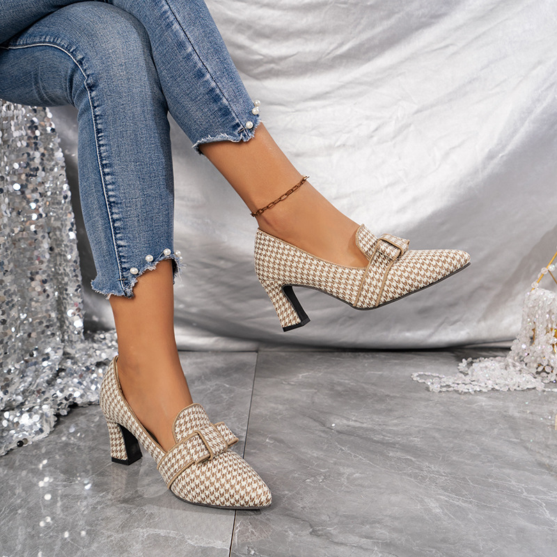 2024 Primavera Nuovo di Grandi Dimensioni del Commercio Estero Scarpe da Donna Stile Maturo Sub-Vamp Punta a Punta Tacchi Spessi Moda Singoli Pattini Delle Donne lz_voghion.com