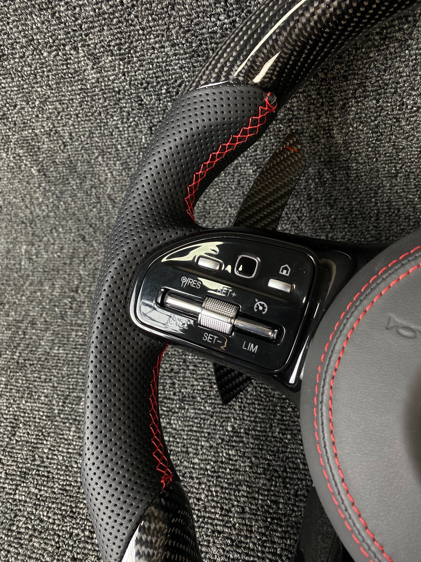 Old-to-new upgrade of the Mercedes-Benz AMG assembly for the entire series of C-class, E-class, S-class, G-class, and GLC carbon fiber steering wheel modification