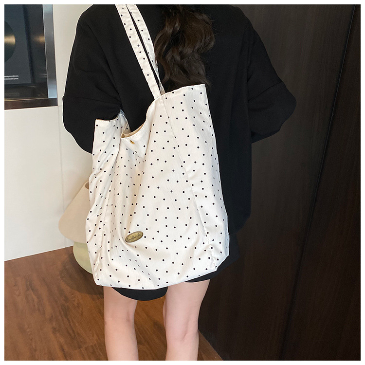 ins Korean-style laid-back single-shoulder bag, casual large-capacity black and white checkered tote bag, student commuting backpack for classes undefined