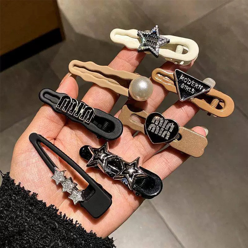 Retro Maillard letras pinzas de cabello para mujeres frises pequeñas perfumadas letras pinzas de boca de pato adornamiento de cabello de alta calidad