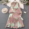 Advanced flashlight, fitted brace, elegant dress, long skirt, high-quality style, long sleeve, V-neckline, A-line, flowered