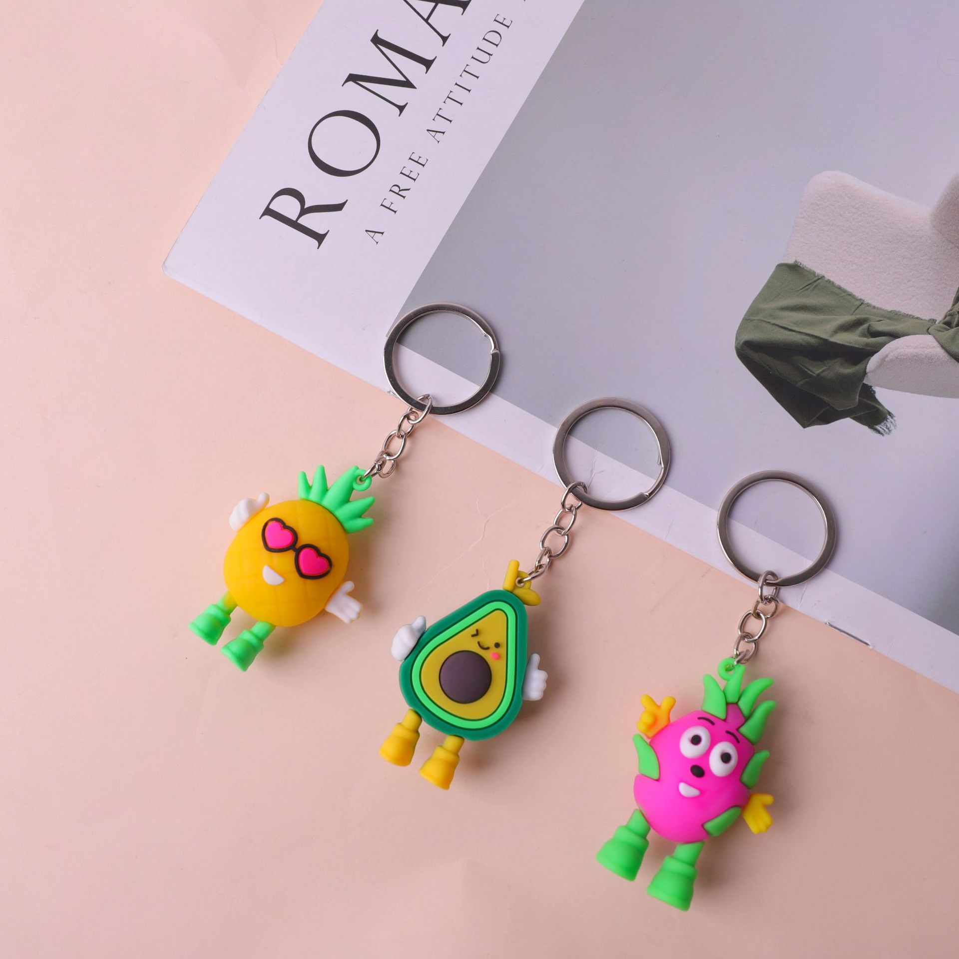 Frutas tridimensionales creativas bonitas transfronterizas llavero pequeño colgante accesorios de goma blanda muñeca Yiwu fábrica suministro directo