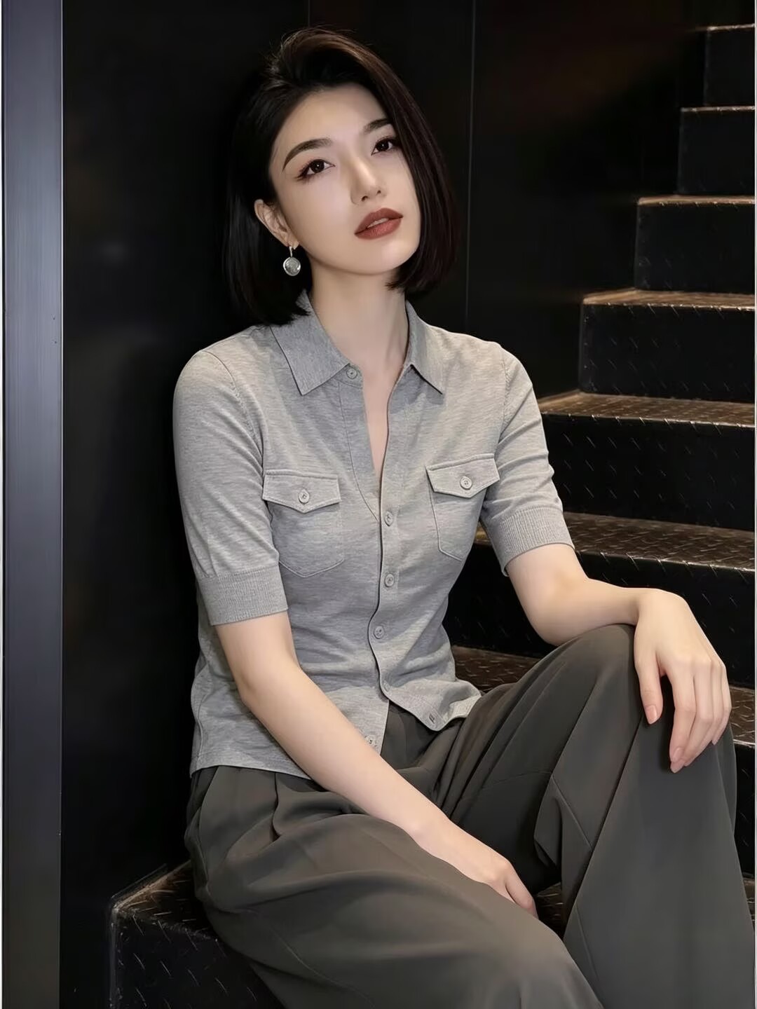 Áo thun polo cổ bẻ tay ngắn dệt kim phom slim màu xám — Màu đặc