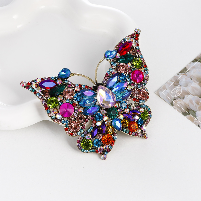 Broche de mariposa con cristales de estilo retro