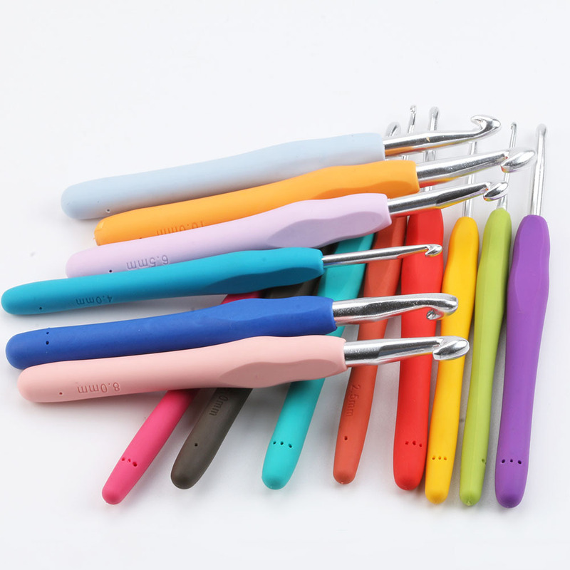 Factory high-grade TPR color soft handle crochet sweater wool scarf DIY knitting tools aluminum hook wholesale