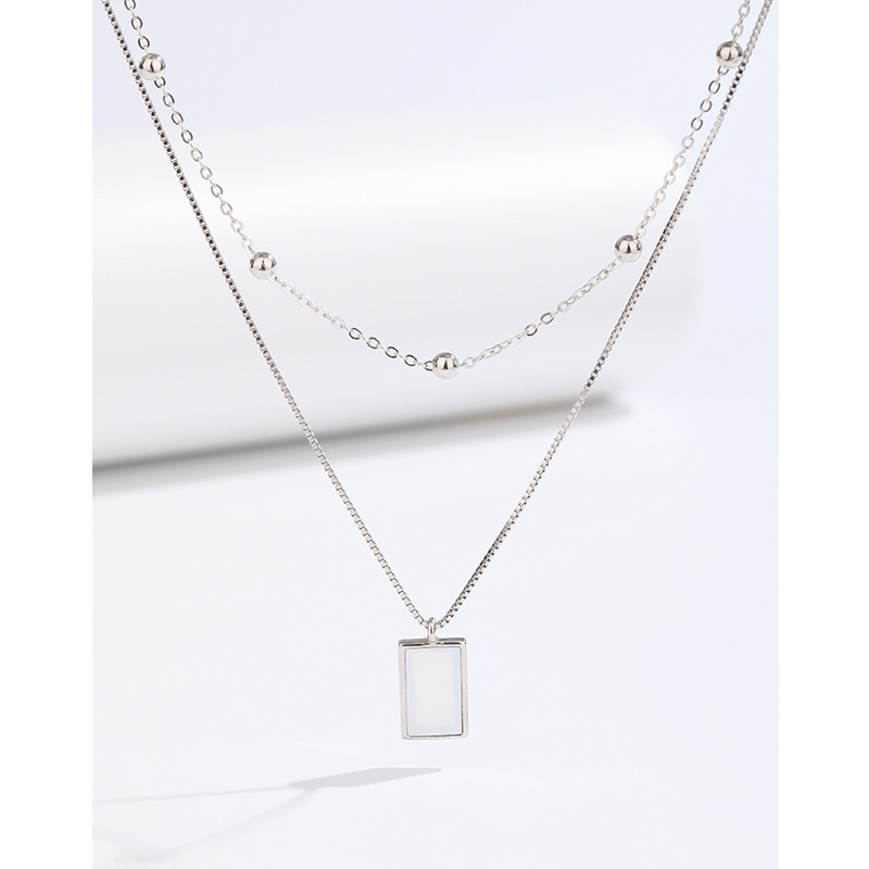 Collar de plata de ley de doble capa de fritillary blanco para mujeres luz nicho de lujo apilado Cadena de clavícula colgante cuadrado Cadena de suéter de alto grado