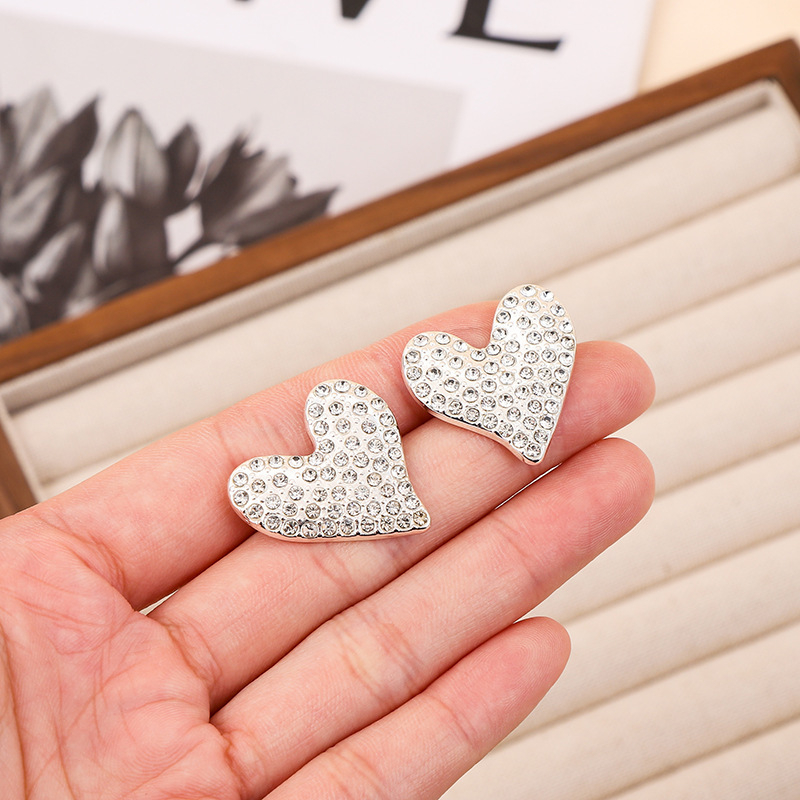 新品上市简约银色晴天爱心镶钻款式轻奢小众款式气质耳钉现货批发