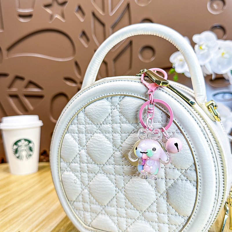 Caricatura creativa adorable acrílico frijoles de azúcar fluir arena jade Gui perro llavero colgante adornos puestos de productos al por mayor