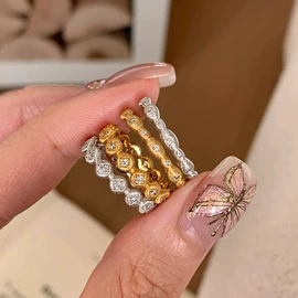 项链;耳环;耳钉