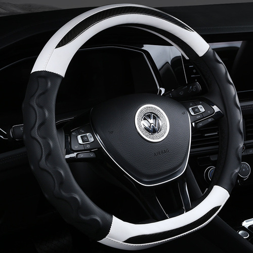 The manufacturer produces a new style of fashion splicing all-season and wear-resistant car steering wheel cover leather carbon fiber 