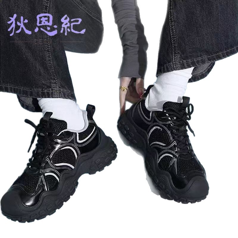 Zapatos de papá 2025 nuevos zapatos de punta grande de malla de primavera y verano para mujer, transpirables, delgados y feos, plataforma deportiva, zapatos blancos de aumento