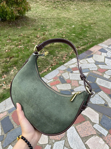 2024 spring and summer new niche underarm baguette bag for women, high-end, fashionable and versatile, crescent-shaped shoulder handbag for women
