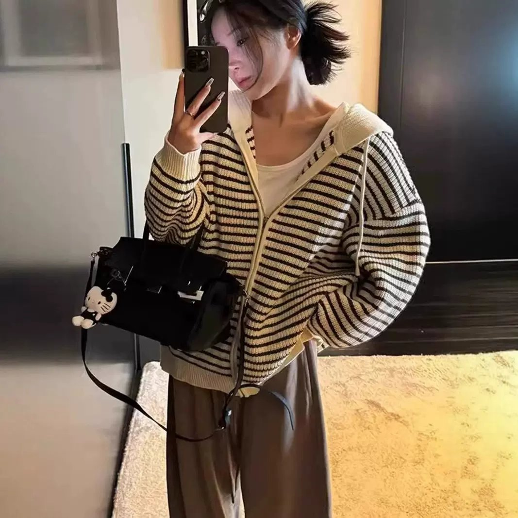 慵懒风杏色抽绳连帽条纹针织开衫女秋冬2025韩版宽松百搭上衣外套