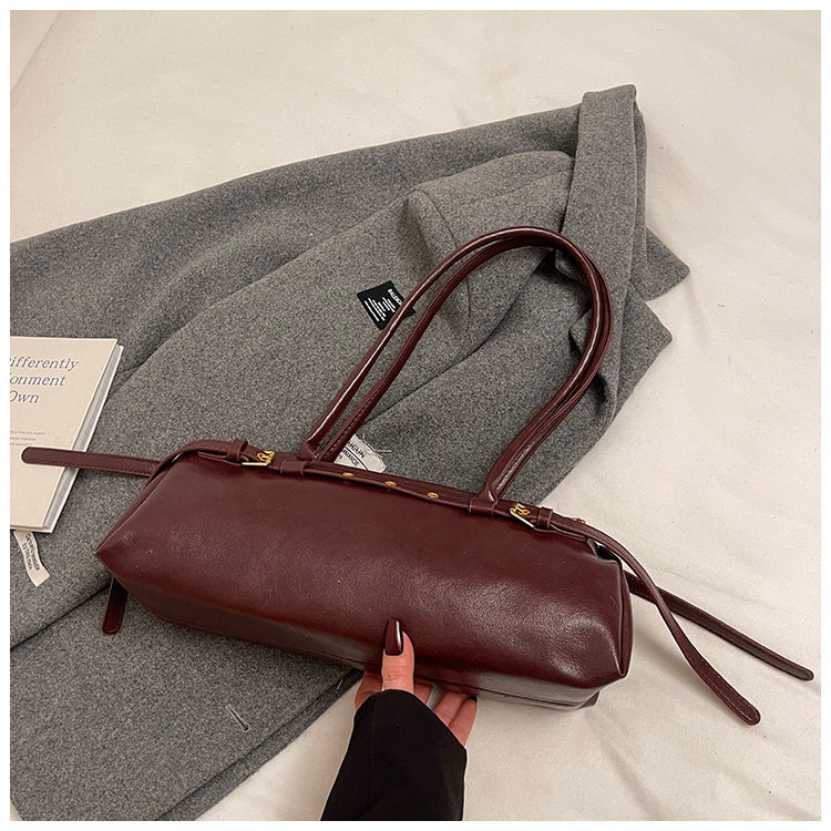 Túi xách baguette nữ phong cách retro, túi đeo tay và kẹp nách thời trang, kiểu dáng gối mềm mại — Burgundy không có mặt dây chuyền, Màu nâu không có mặt dây chuyền, Màu đen không có mặt dây chuyền, Màu nâu với mặt dây chuyền chi tiết 47
