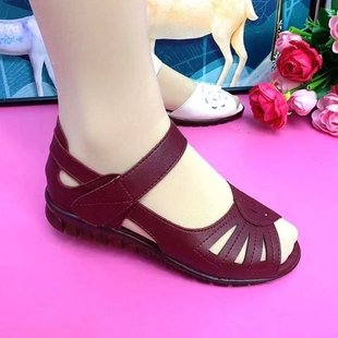 Women's sandals 2024 Summer new women's sandals mother's shoes flat beef tendon soft bottom middle-aged and elderly beach shoes