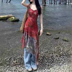 夏のレトロなストラップワンピース女性の赤い花が色の不規則なa字ギャルのデザイン感をぶつけてスカートを修理します。