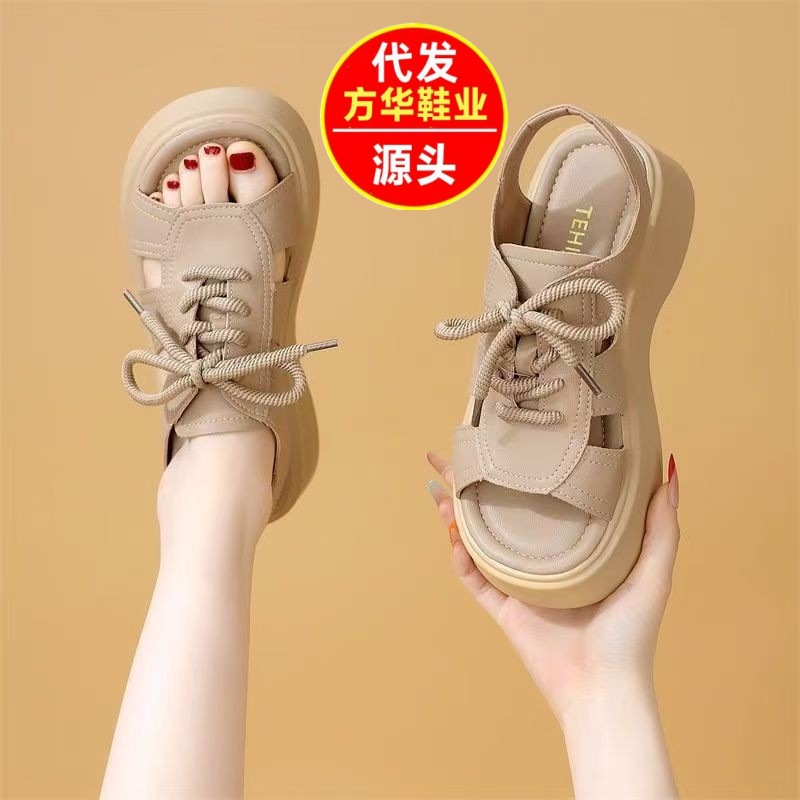 Pequeñas sandalias de cordón de altura para mujeres 2026 verano nueva moda de sandalias de playa flexibles