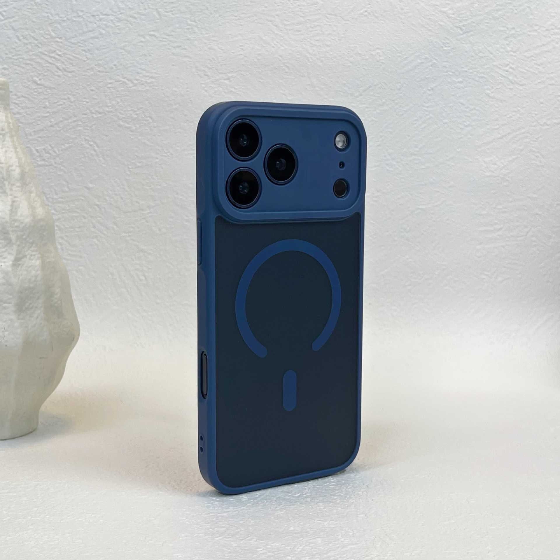 适用iPhone18promax手机壳肤感磨砂磁吸精孔防摔苹果17高级保护套