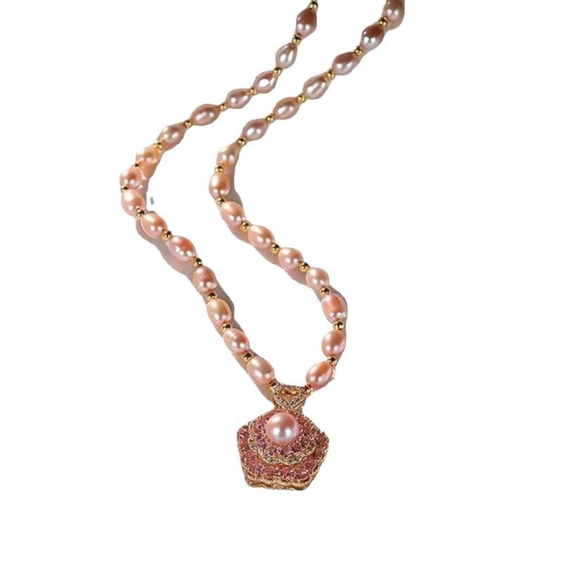 Collier tendance à perles avec pendentif papillon et fleur_voghion.com