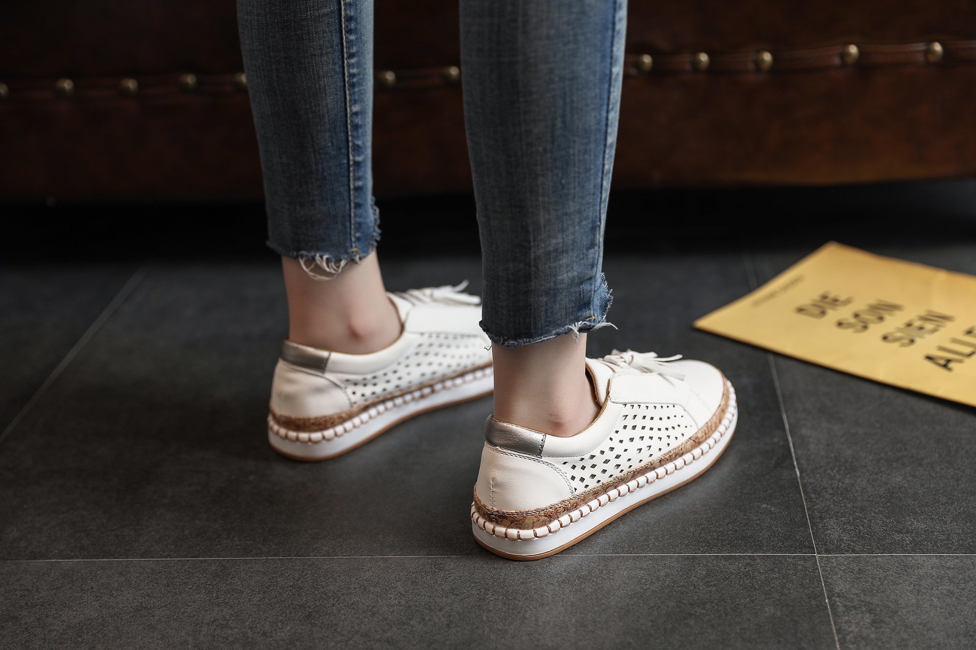Große lässige einzelne 2023 neue flache Mund hohle Spleißen ein Fuß Damenschuhe_voghion.com