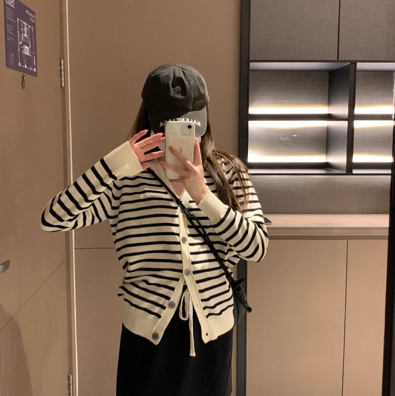 Classic Stripe Controlled 2025 Spring Stacked Wear Single Wear Soft Waxy V-Neck Striped Knitted Cardigan Jacket