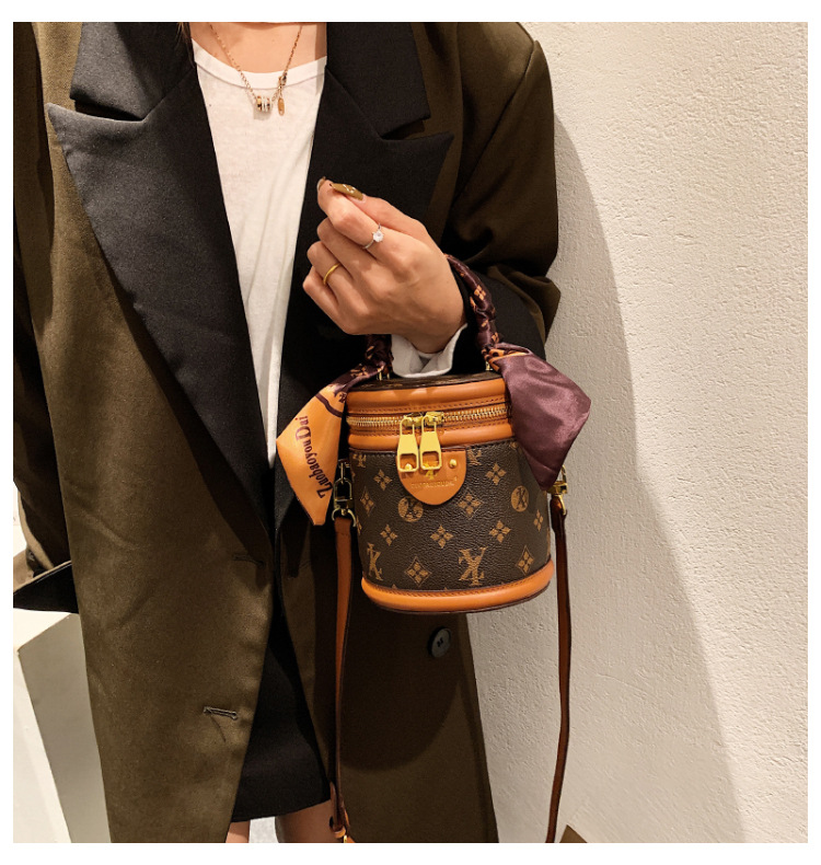 Printed Bucket 2024 New Cross Shoulder Cute and Versatile Women's Bag Small Handbag Free Scarves_voghion.com