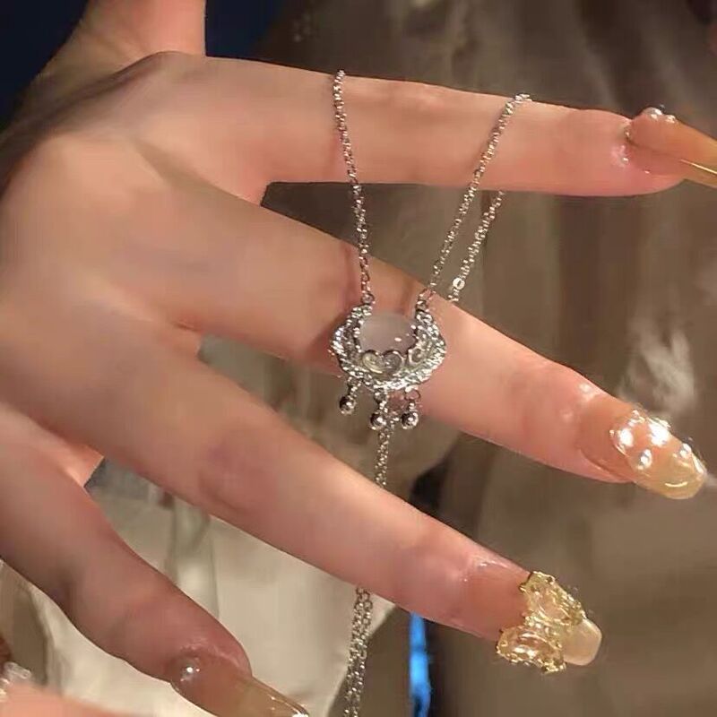 White Chalcedony Long Life Lock Necklace Ruyi Xiangyun Ping An Lock Ins Niche Design High-end Retro Neck Chain Women's Fashion