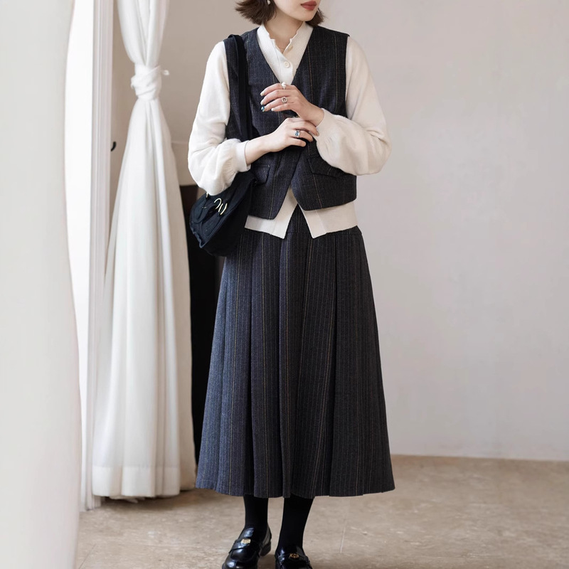 "Line Drawing Workshop" "Hogwarts" Vintage Plaid Woolen Suit/Pleated Overskirt/Vest suit "Line Drawing Workshop" "Hogwarts" Vintage Plaid Woolen Suit/Pleated Overskirt/Vest suit