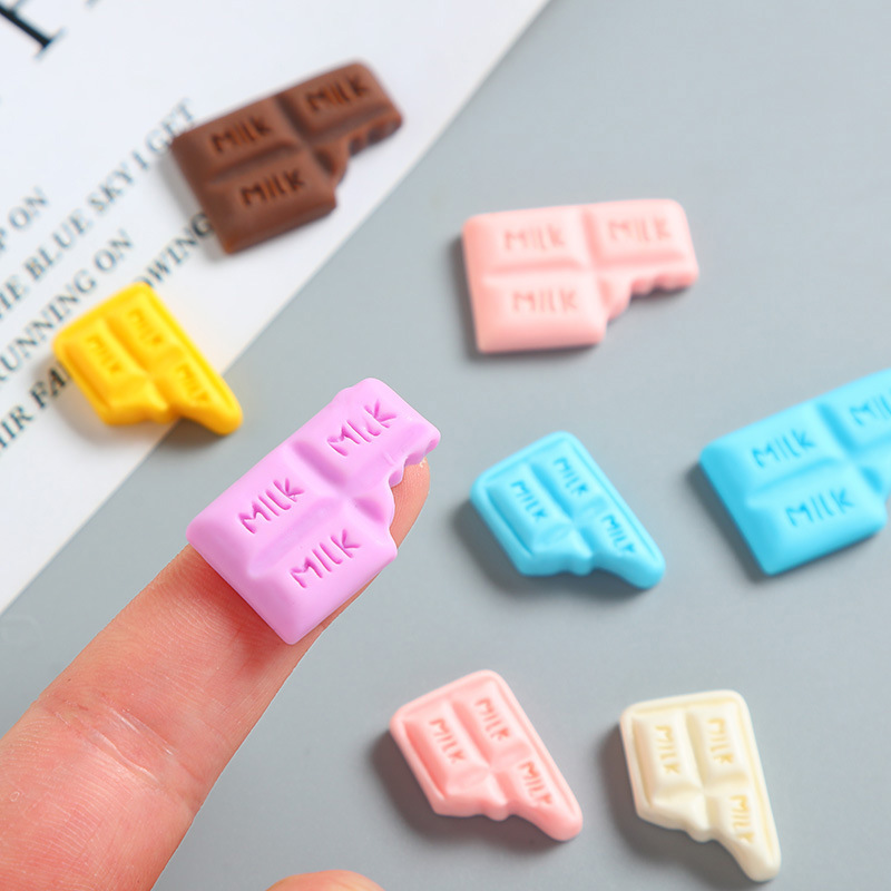 MLIKはチョコレート樹脂の部品をシミュレーションして食べて遊んでいます。|undefined