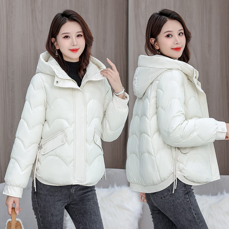 Capa de algodón de pluma para mujeres 2025 invierno nuevo algodón corto estilo coreano suelto con capuchón grueso abrigo de algodón chaqueta de moda