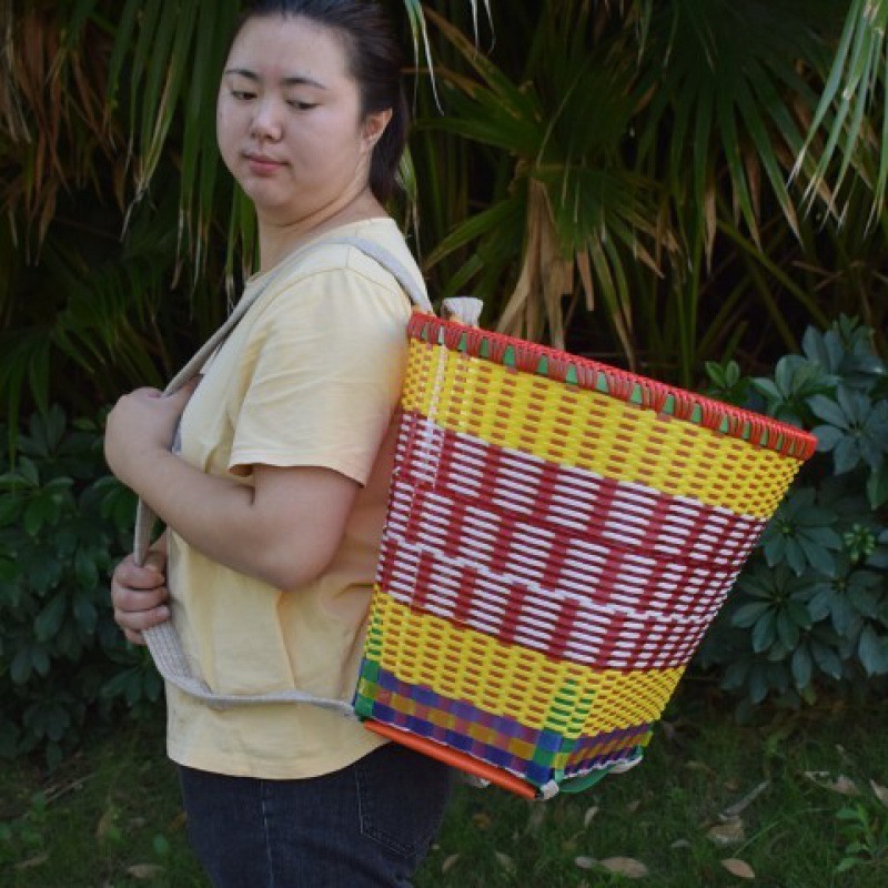 プラスチック製のかごは大人の大サイズで摘み取って、野菜を買うダンス道具を集めてお茶を採取してバスケットを整理する|undefined