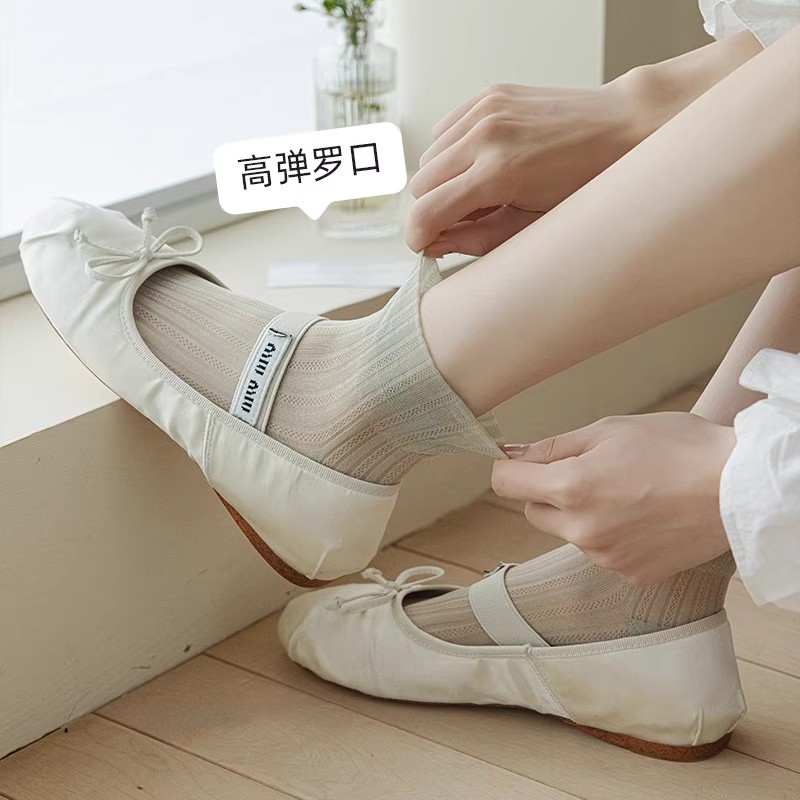 Calcetines para mujeres primavera y verano delgados ventiladores de seda de hielo, calcetines japonesas de malla vacía, calcetines de mujer de color universal.