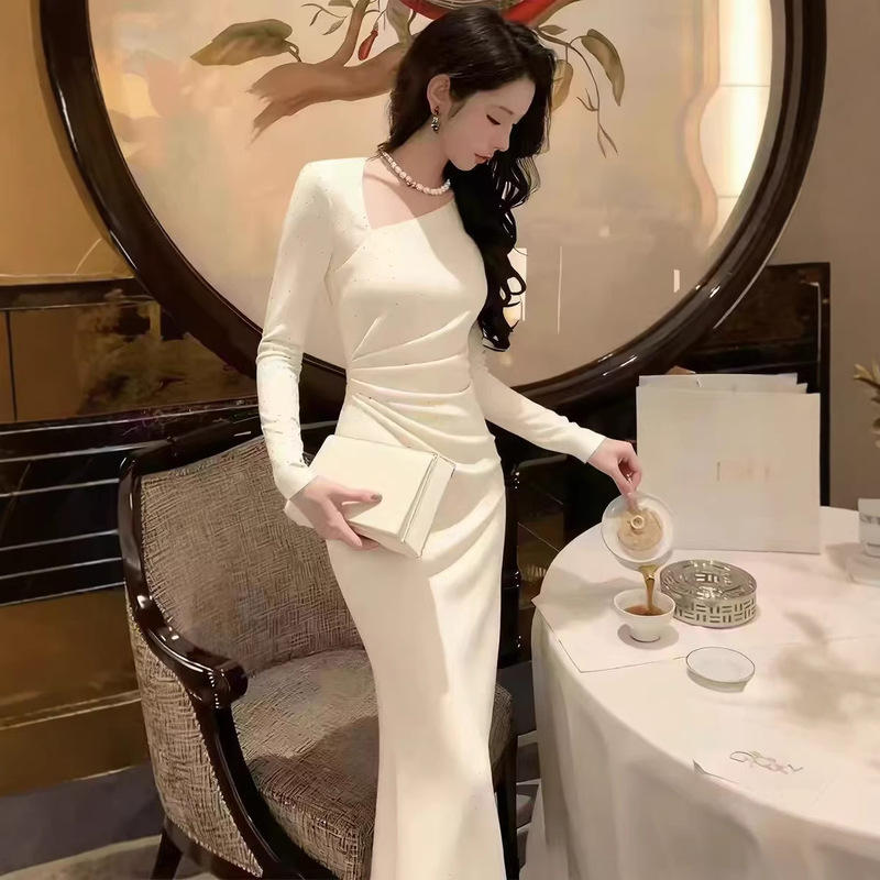 High-End White Evening Dress with Diagonal Neckline, New Spring Style for Evening Events, Elegant Women's Bodycon Long Dress