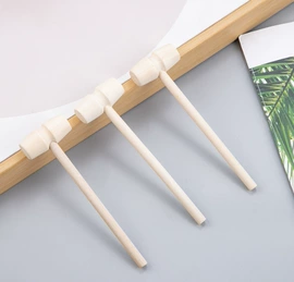 木质工艺品;钮扣;其他纺织皮革