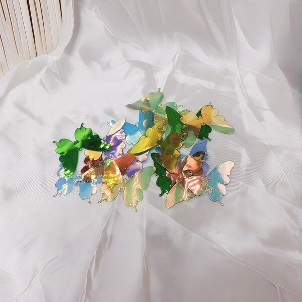 Transparent monolithic hair accessory