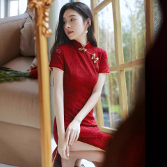 ワインレッドのチャイナドレスは、花嫁の夏の婚約結婚ドレスの女性の高級感があります。