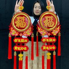 牡丹と双魚のフェルト金メッキの「福」の文字の三つセットの飾り物、新年のお祝いの新居の装飾用吊り下げ飾り