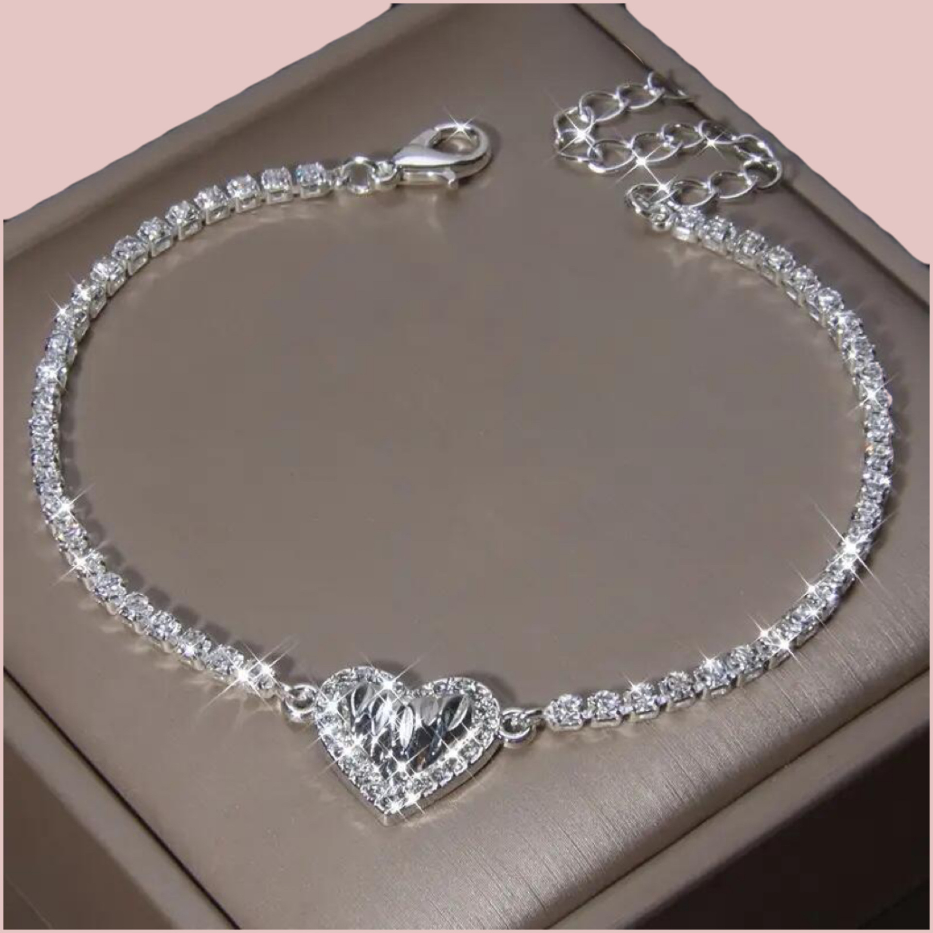 Korean Version of Cute, Sweet and Fashionable Diamond-Encrusted Love Bracelet for Women, Versatile and Simple Thanksgiving Gift for Couples, Hand Jewelry for Women
