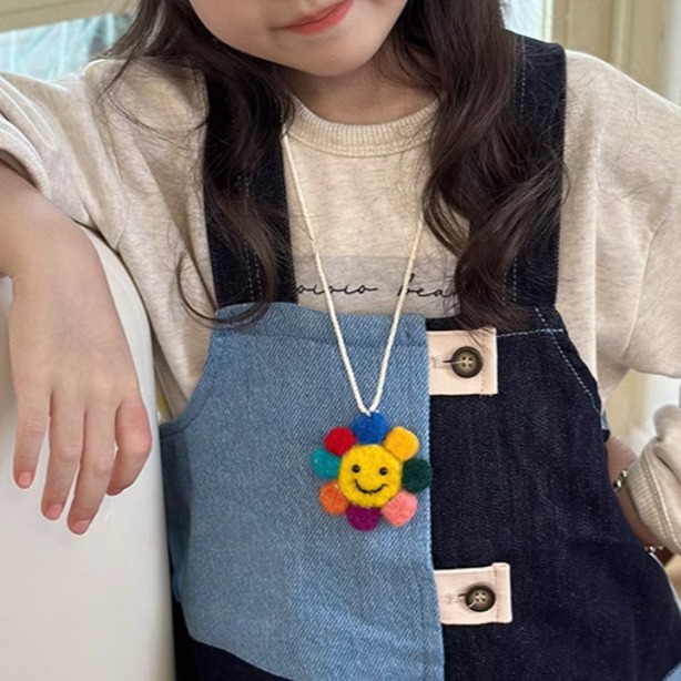 Chica Yuanqi flores de sol collar de fresas para niños exquisitos accesorios de colgar hechos a mano para niñas