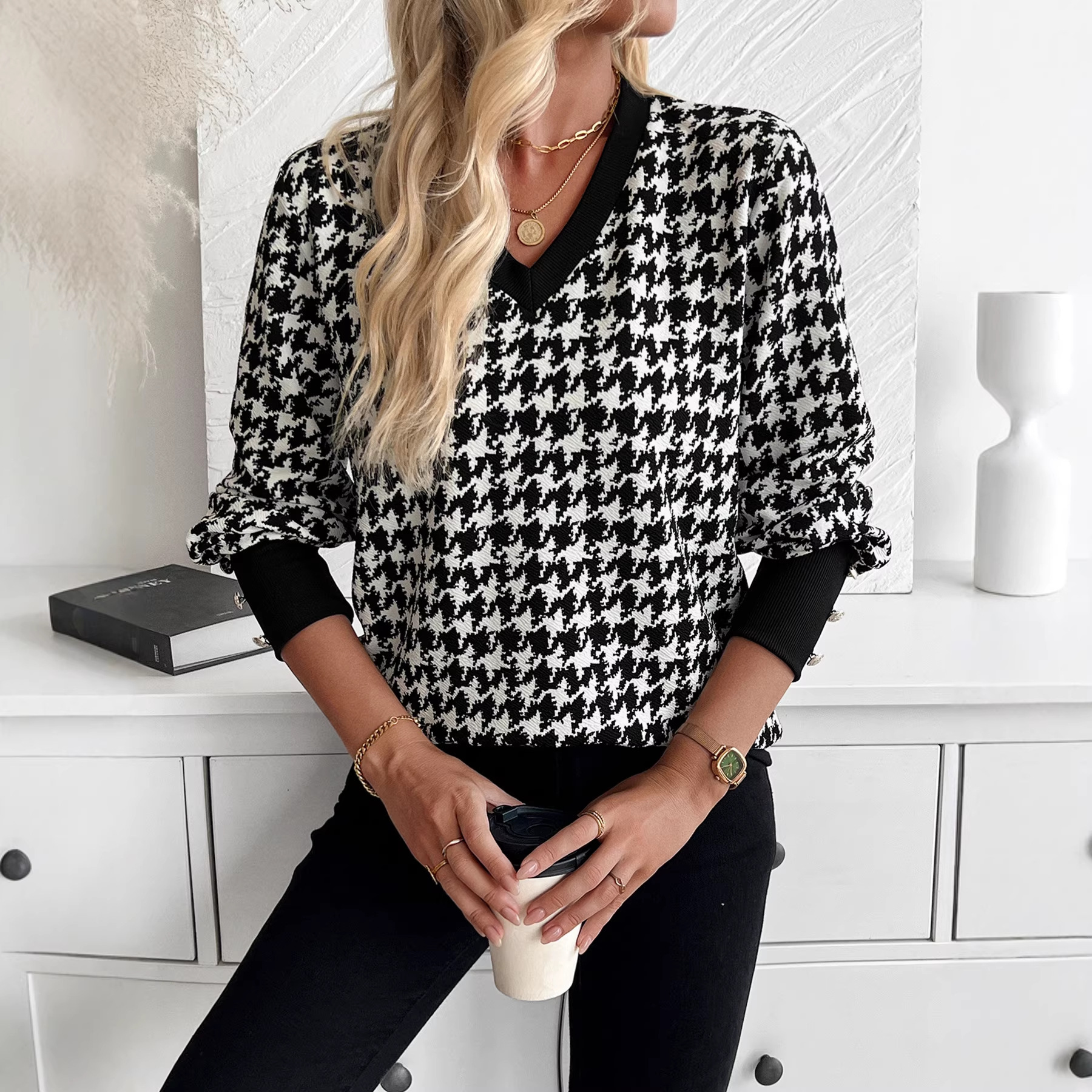 Elegant Women's V-Neck Printed Sweatshirt Long Sleeve T-Shirt Top For Spring/Summer Trendy Streetwear Fashion_ecoleips.com