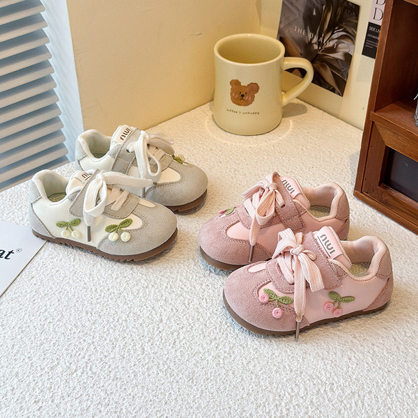 Fashionable sneakers
