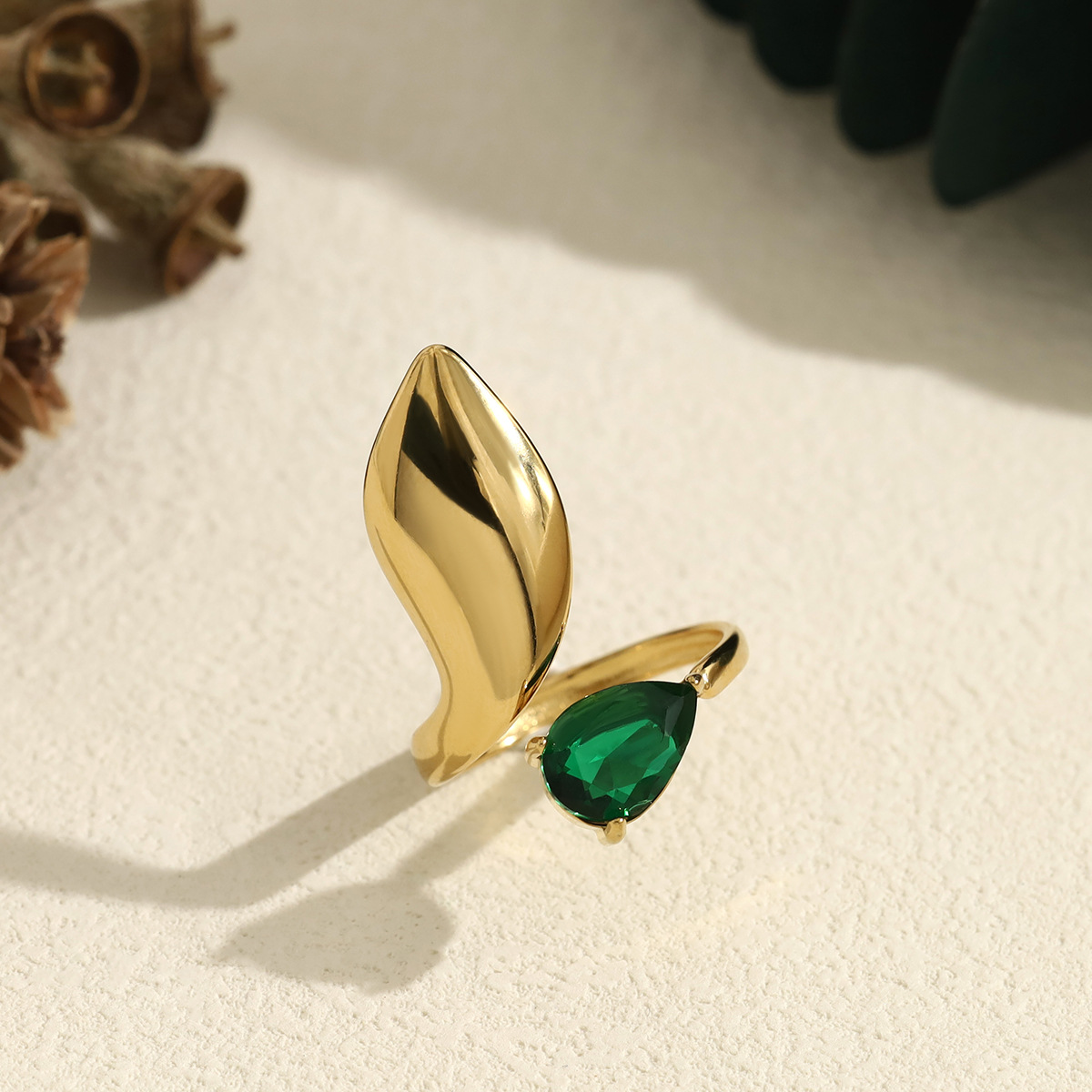 Vintage Emerald Zircon Ring For Women Irregular Simple Design_voghion.com