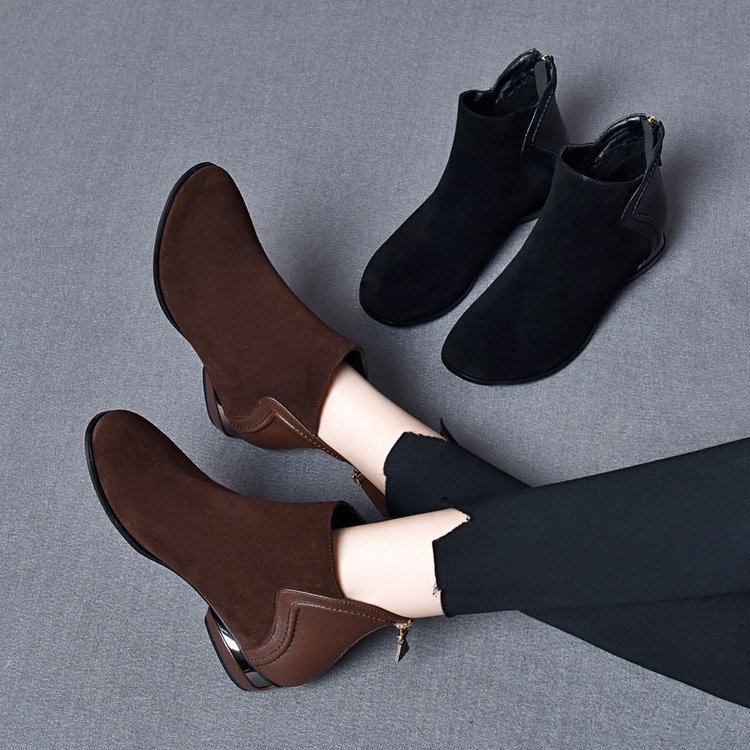 2025年冬季加绒加厚保暖雪地靴软皮软底中老年妈妈短靴百搭马丁靴