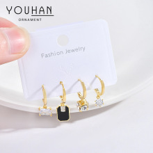 �պ�ʱ��һ�����Զ�����װ��Լ�����ʯ΢�⼸�η��ζ�������Ů